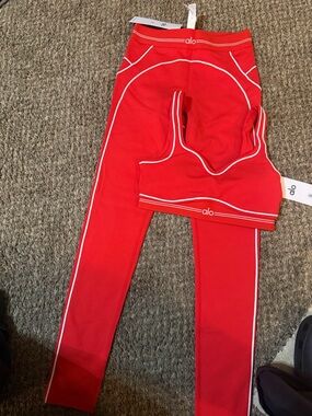 Alo Yoga matching set — a sports bra + high-waisted leggings set.